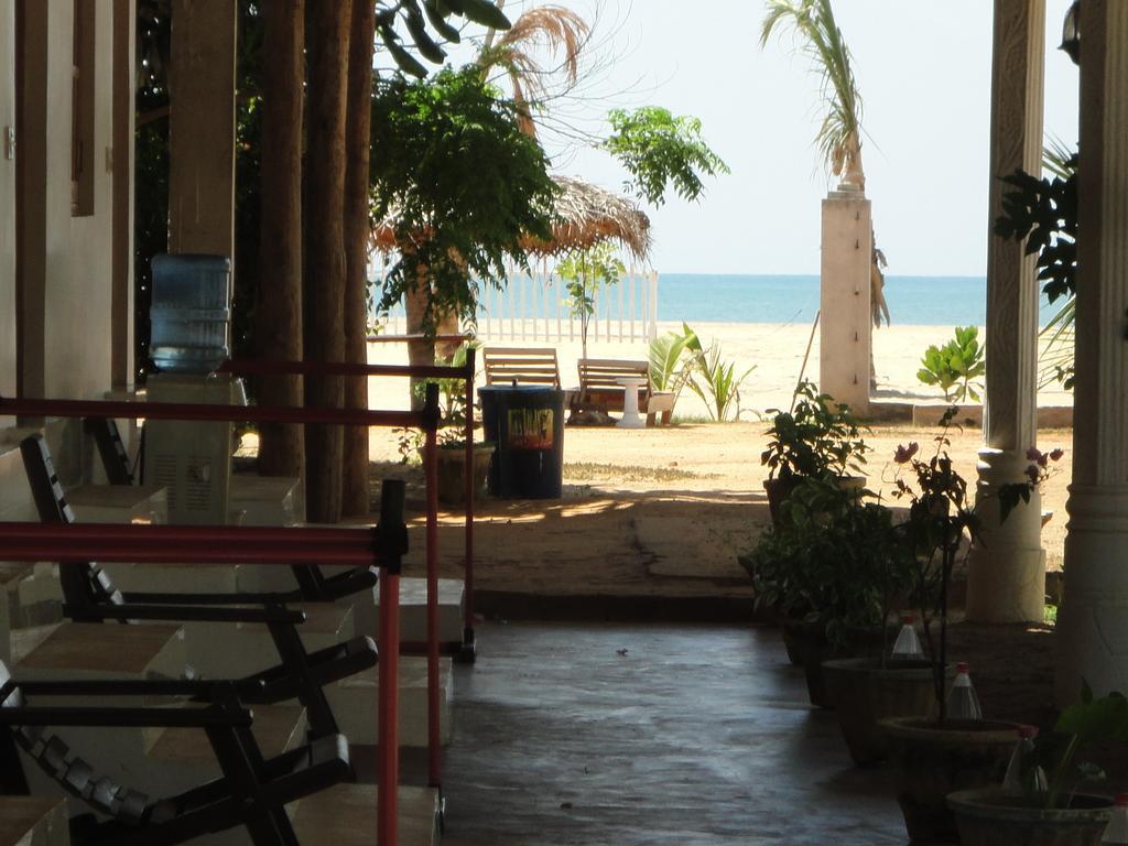 Yoho Hotel Arugambay Beach Inn 阿鲁甘湾 外观 照片