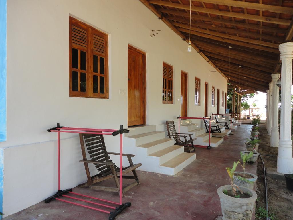 Yoho Hotel Arugambay Beach Inn 阿鲁甘湾 外观 照片