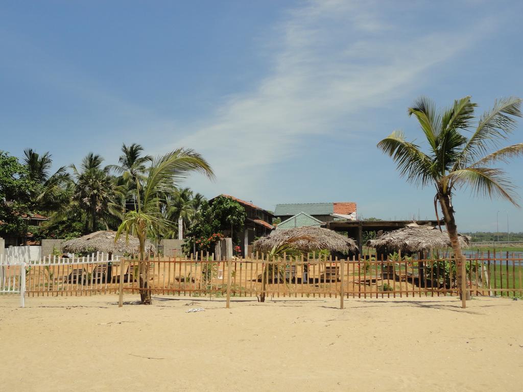 Yoho Hotel Arugambay Beach Inn 阿鲁甘湾 外观 照片