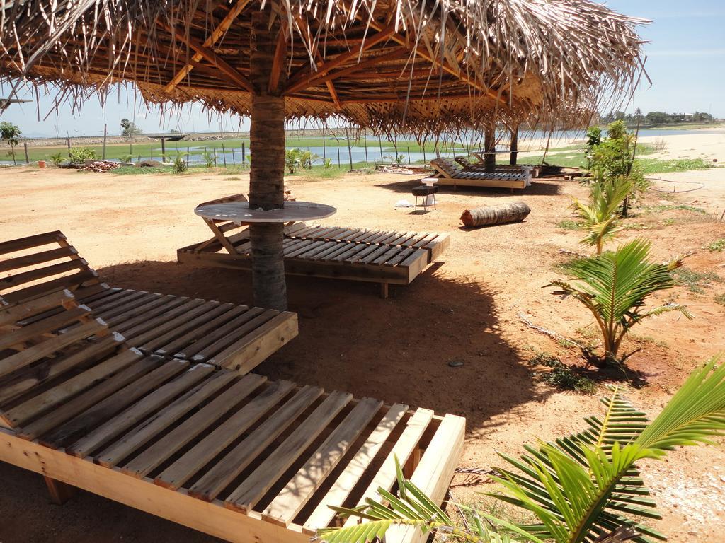 Yoho Hotel Arugambay Beach Inn 阿鲁甘湾 外观 照片