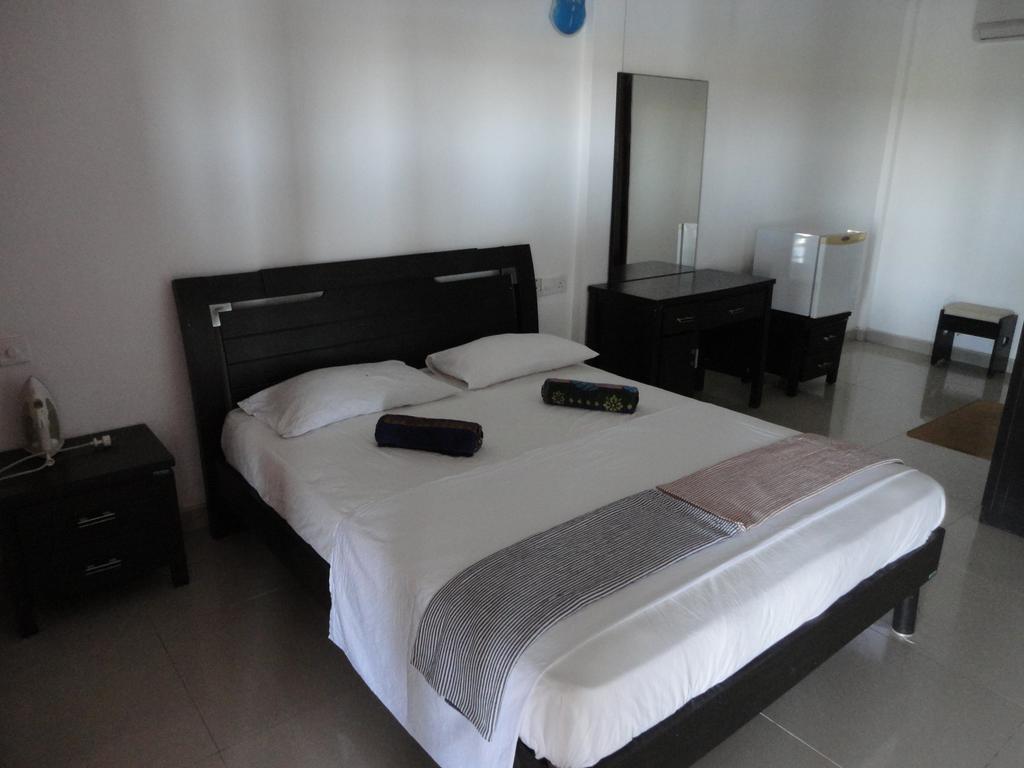 Yoho Hotel Arugambay Beach Inn 阿鲁甘湾 客房 照片