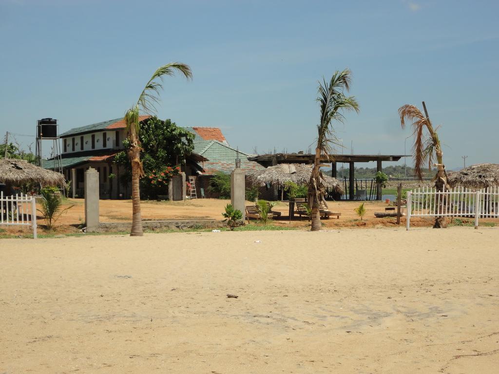 Yoho Hotel Arugambay Beach Inn 阿鲁甘湾 外观 照片