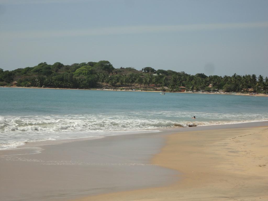 Yoho Hotel Arugambay Beach Inn 阿鲁甘湾 外观 照片