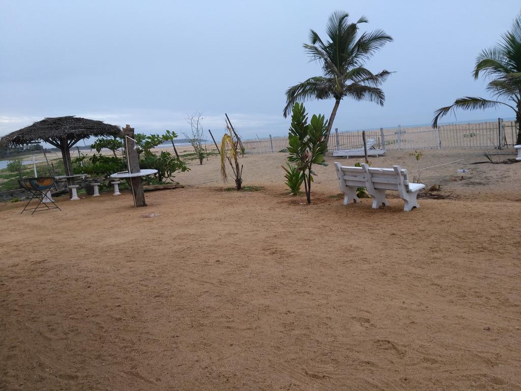 Yoho Hotel Arugambay Beach Inn 阿鲁甘湾 外观 照片