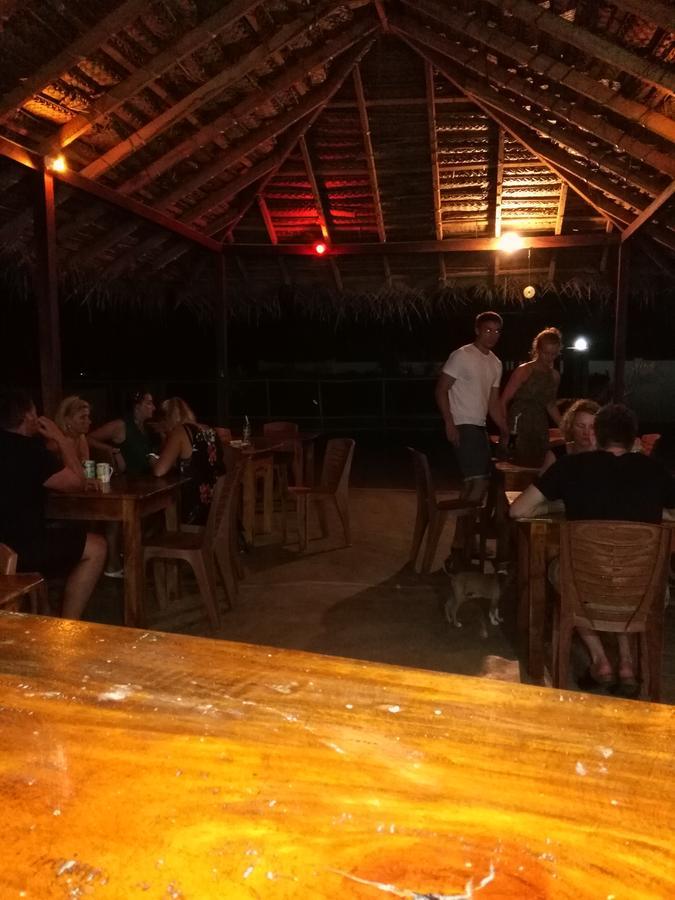 Yoho Hotel Arugambay Beach Inn 阿鲁甘湾 外观 照片